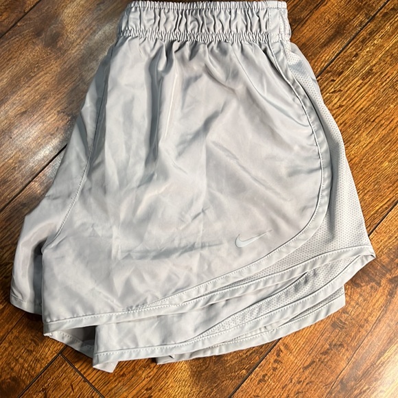 NIKE DRI-FIT ATHLETIC SHORTS! - Picture 2 of 4